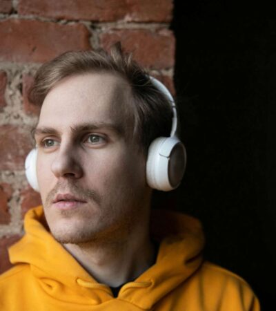 Reviews 1 man 10 400x450 c